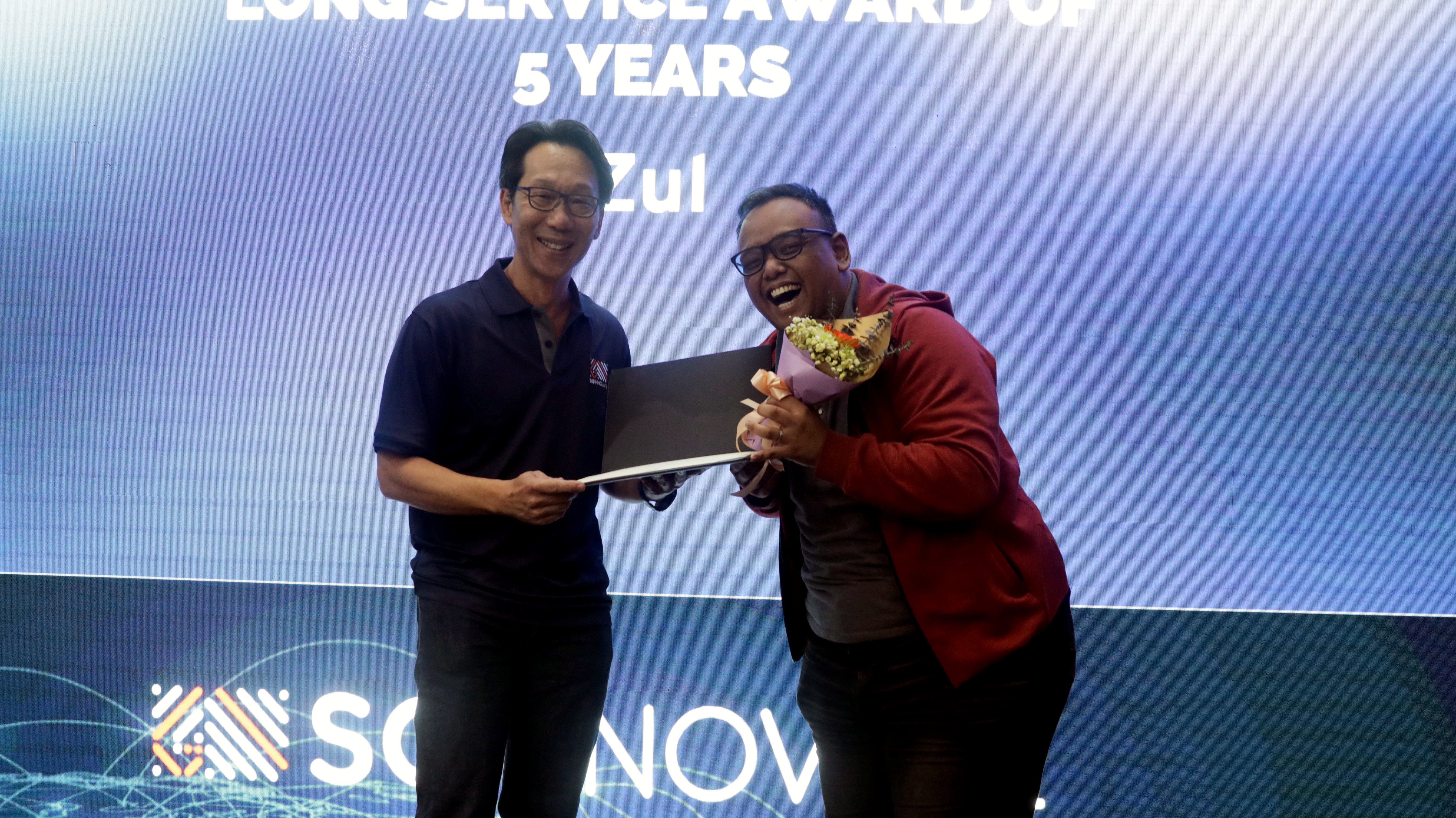 Celebrating Zul's 5 years of dedicated service to the company with a well-deserved Long Service Award.