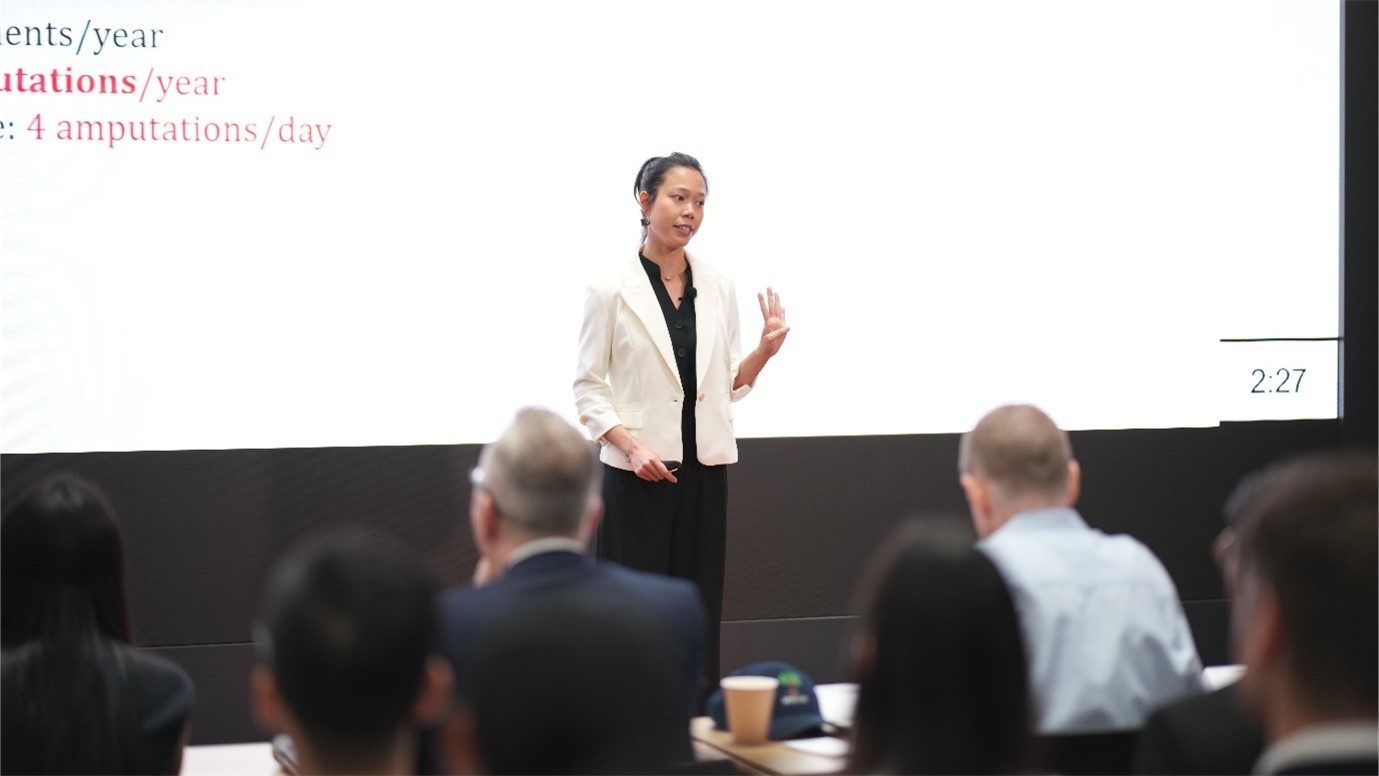 Winner of Falling Walls Lab Singapore 2024 making a presentation onstage